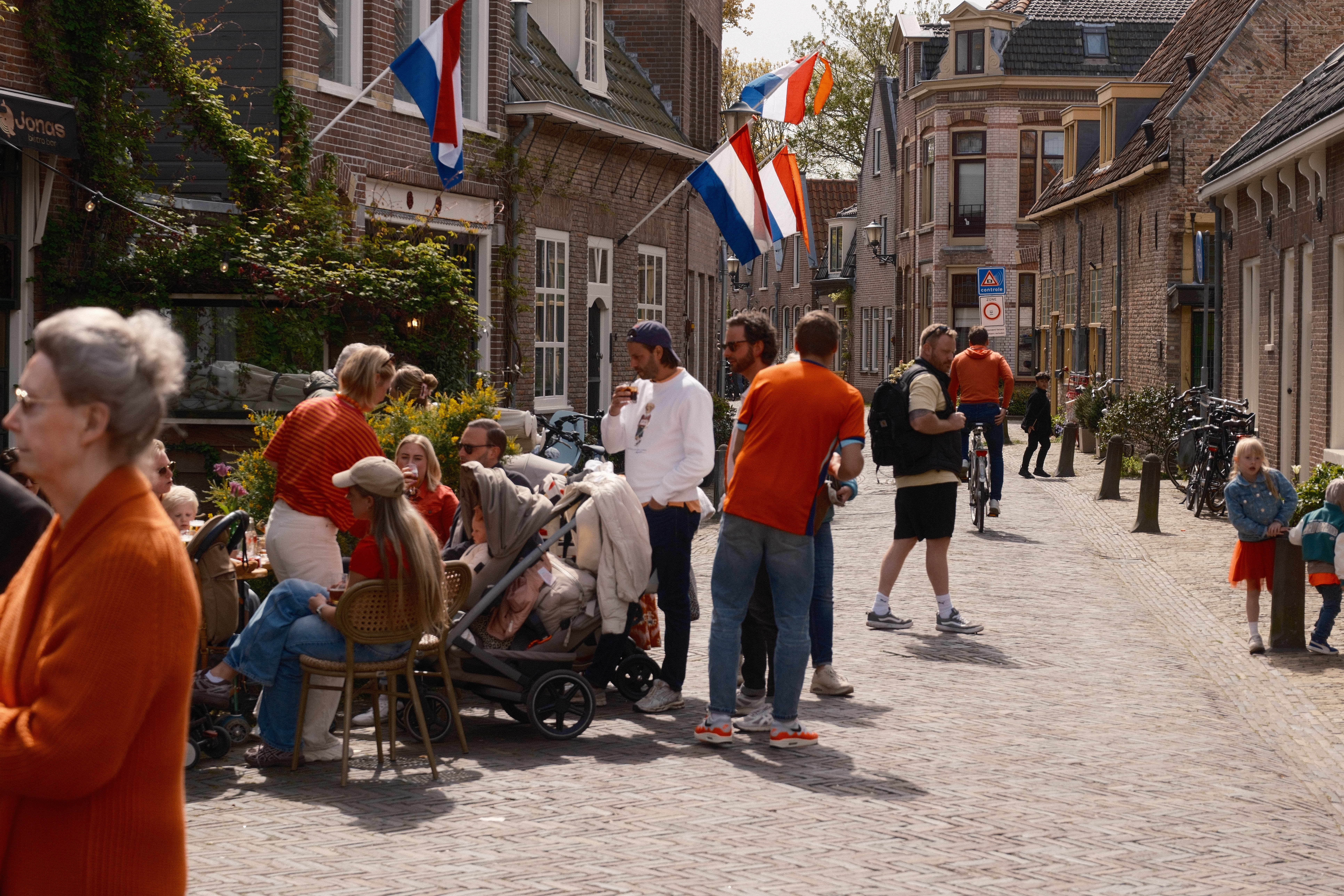 Koningsdag gefotografeerd met Nostagic Neg (Fujifilm-simulatie)